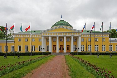 Председатель ЗС Сергей Грачев сегодня работает в Санкт-Петербурге